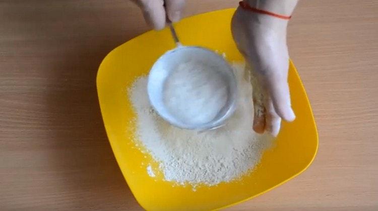 Sift a little flour to make a sponge.