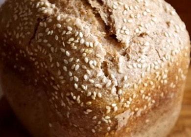 Ukusni kruh s punim zrnom kiselog tijesta u stroju za kruh