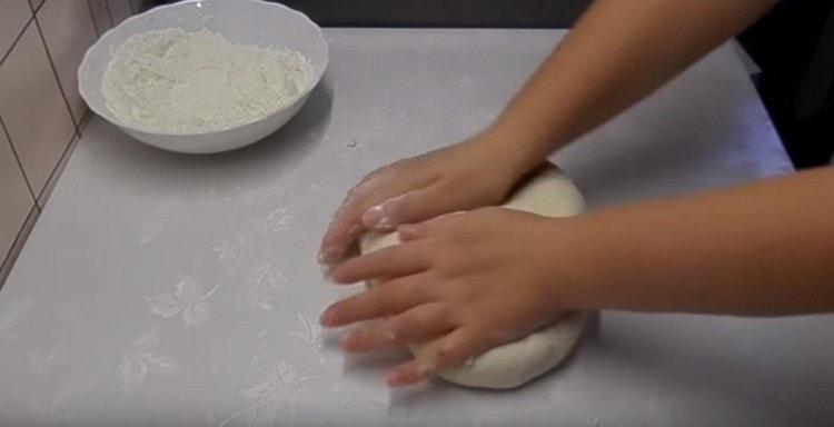 Knead the dough.