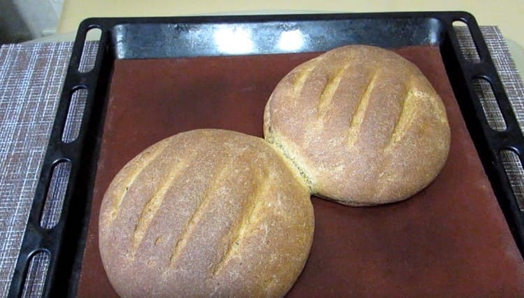 Try this recipe and cook wonderful rye bread in the oven.