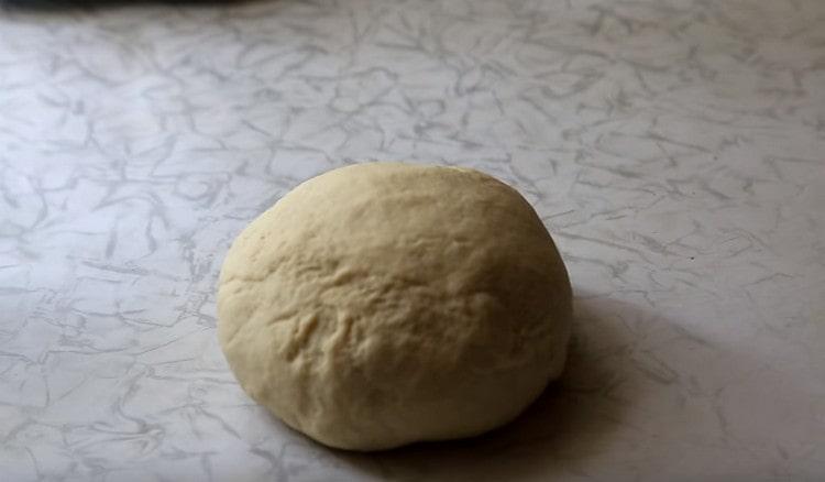 Leave the dough to rest while it is filling.