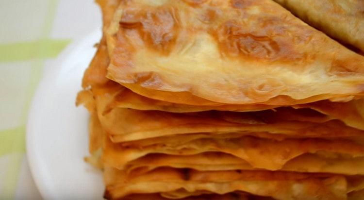 Les chebureks Lavash sont prêts.