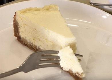 Delicate cheesecake made from cookies and cottage cheese - simple, fast and very tasty