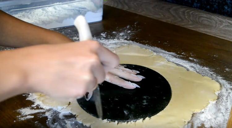 Using the bottom of the baking dish as a template, cut out a circle from the dough.