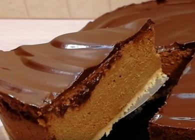 Cheesecake au chocolat délicieux à la maison: cuire selon une recette étape par étape avec une photo.