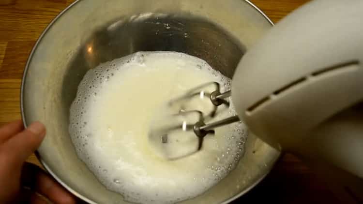 Para hacer un muffin de naranja, prepara los ingredientes.