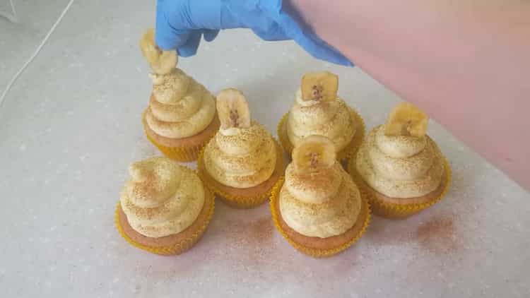 Garnir des cupcakes à la banane
