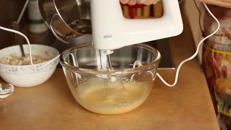 To make a banana cheesecake, prepare a chop