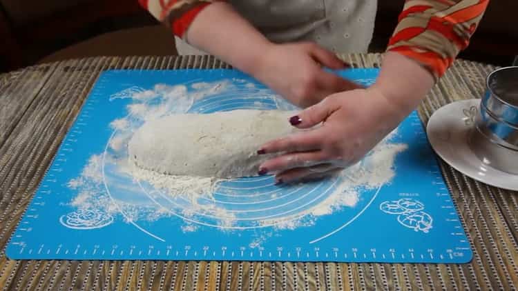 Knead the dough to make yeast-free bread.