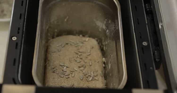 Da biste pripremili kruh bez kvasca u stroju za kruh, pripremite sastojke