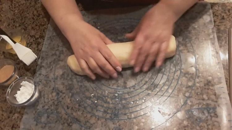 To make a brooch rolls roll out the dough