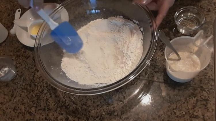 Para hacer rollos de broche, prepare los ingredientes.