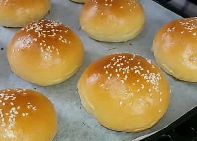 Oven buns with yeast dough: a step by step recipe with photos