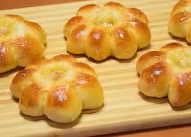 Buns with jam: a step by step recipe with photos