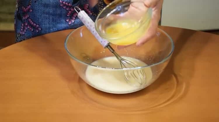 Add egg to make muffin rolls