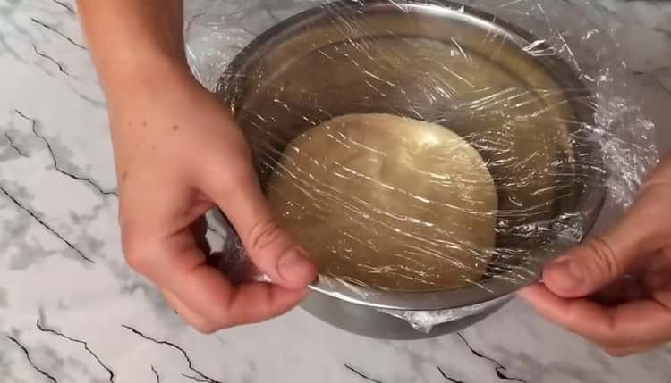 To prepare the custard yeast buns, let the dough lie down