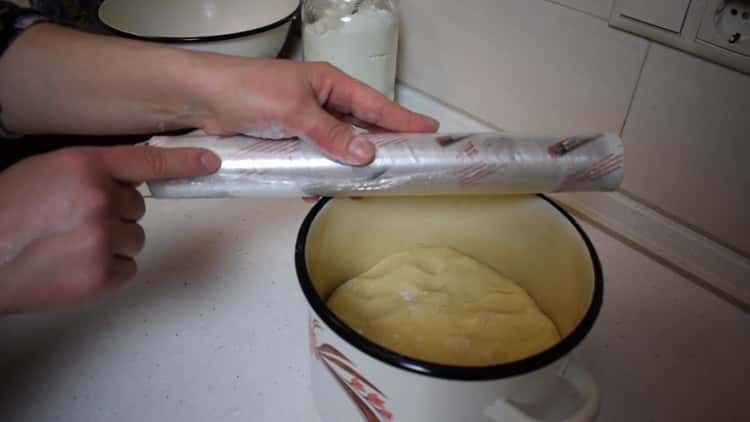Pour faire des brioches à la cannelle, laissez la pâte reposer