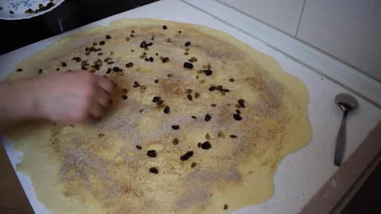 Pour faire des brioches à la cannelle, mettez des raisins secs