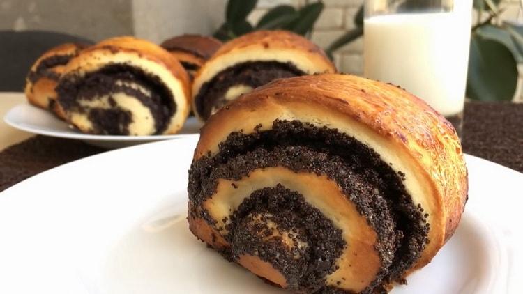 Bollos con semillas de amapola de masa de levadura: una receta paso a paso con fotos