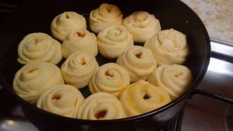 How to learn how to cook delicious jam rolls