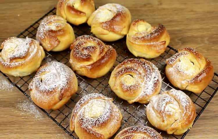 Buns with cottage cheese from yeast dough: a step by step recipe with photos