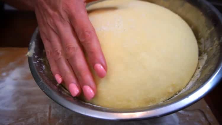 To prepare the booths with apples, prepare the dough