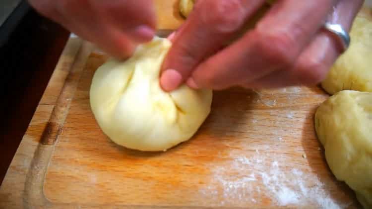 Oblikujte peciva za izradu štapića od jabuka