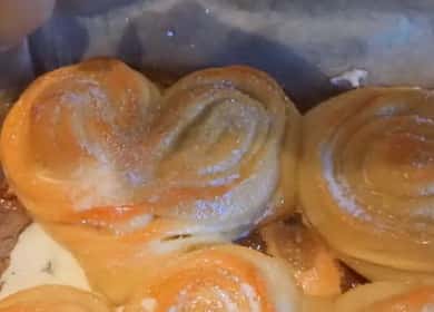 How to learn how to cook delicious heart buns with sugar