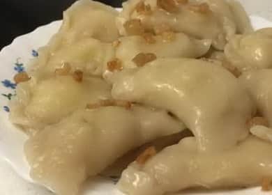 Dumplings na may patatas at bacon ayon sa isang simpleng hakbang-hakbang na recipe na may larawan