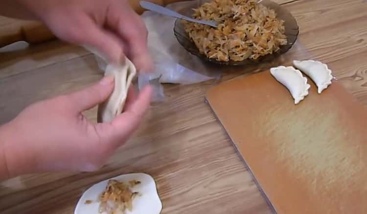 To make dumplings with sauerkraut, blind dumplings