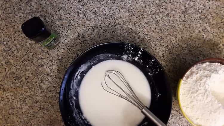 Pour faire des boulettes avec des pommes de terre crues, versez les ingrédients avec de l'eau