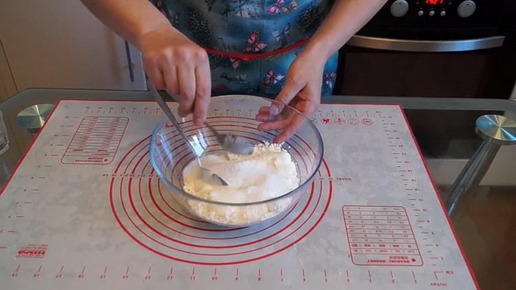 Para preparar los pasteles de queso, prepare los ingredientes.