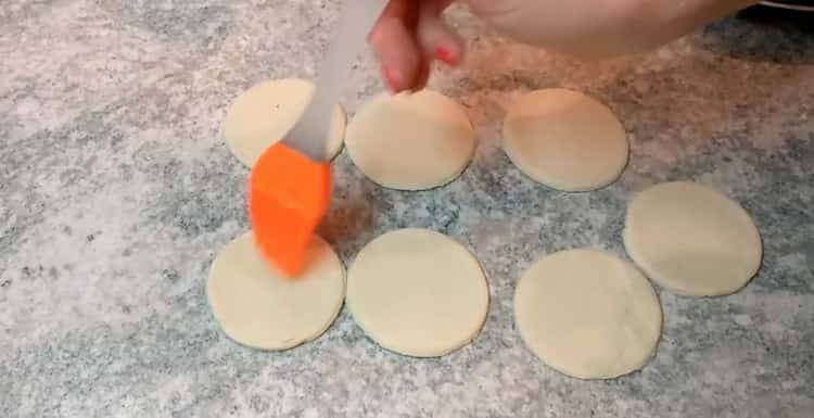 Tartas de queso de hojaldre con requesón según una receta paso a paso con foto