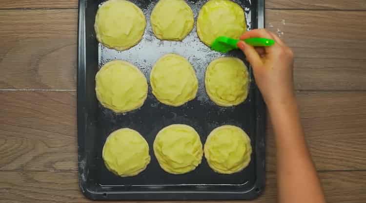 Cheesecakes (shangi) avec pommes de terre - pâtisseries parfumées et alléchantes