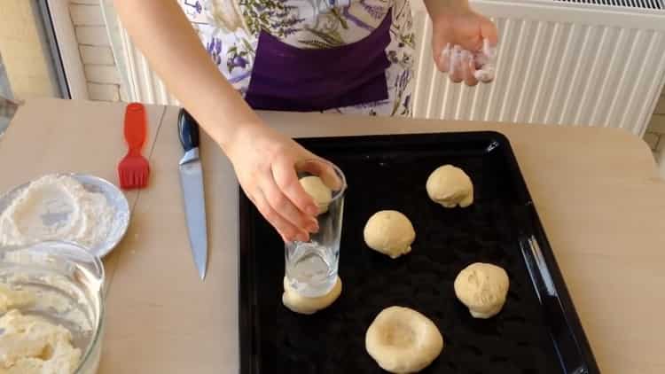 Pour faire des gâteaux au fromage avec du fromage cottage, faites une encoche