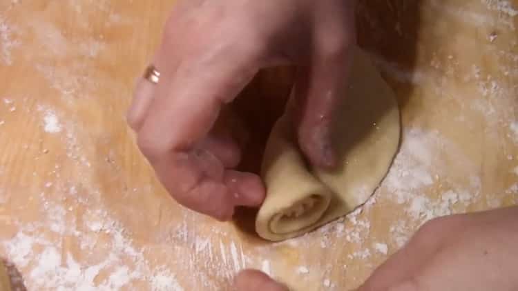Roll dough to make buns with sugar from yeast dough