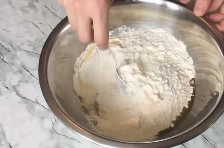 Para hacer tortillas frescas, prepare los ingredientes.