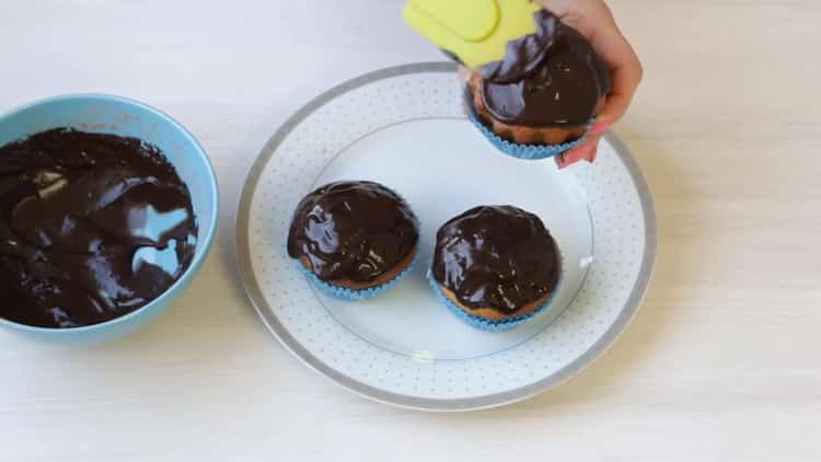 Čokoladna glazura za cupcakes, korak po korak, recept sa fotografijom