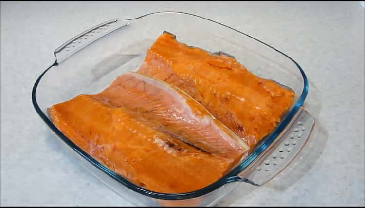 Put pink salmon in shape