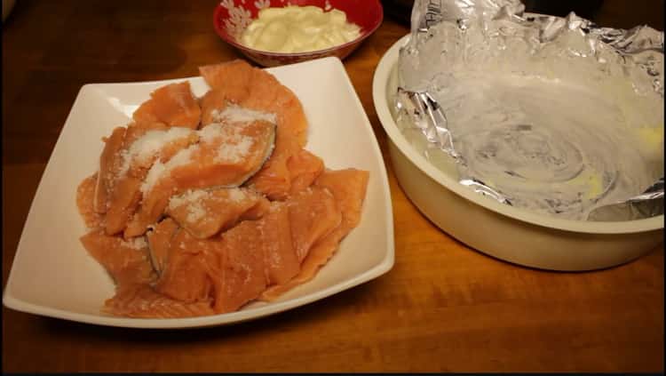 To cook pink salmon in a slow cooker, salt the fish