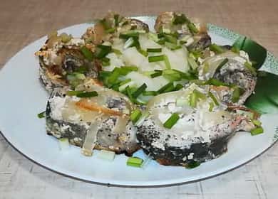 Pink salmon in sour cream sauce - tender and tasty
