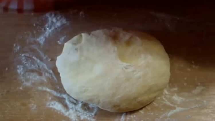 To make homemade buns, lay the dough to lie