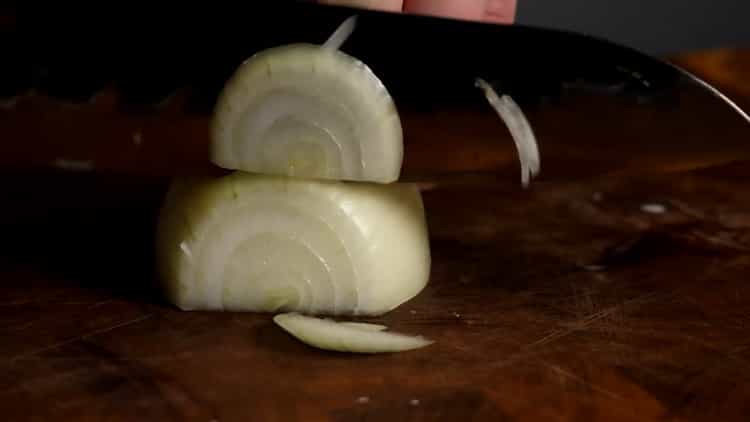 Pour cuisiner les pâtes, préparez les ingrédients