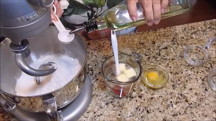 Mix the ingredients for the custard dough.