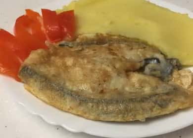 Paano magluto ng steak na isda sa batter sa isang kawali