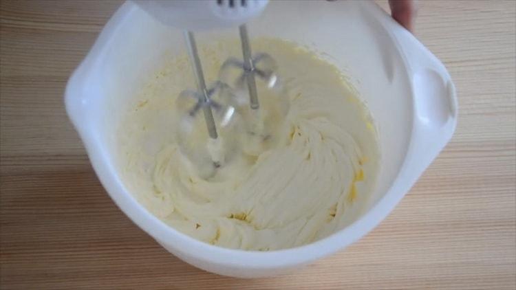 Para hacer pastelitos de terciopelo rojo, crema batida