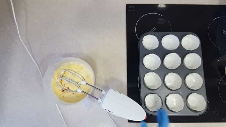 To make cupcakes with filling, mix the ingredients for the preparation.