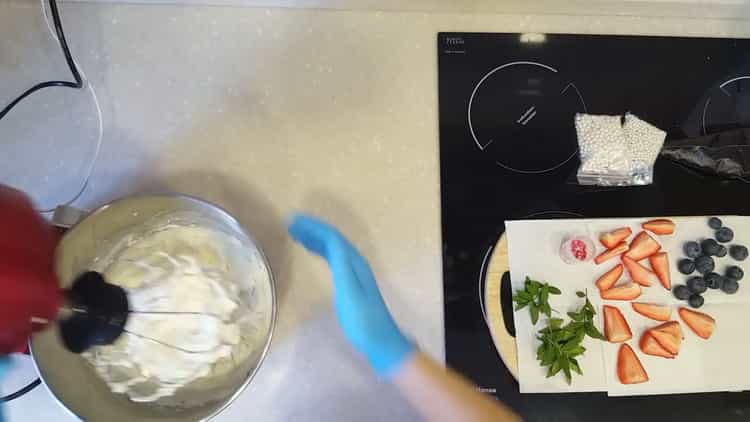 To prepare cupcakes with filling, prepare a cream