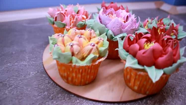 see how to decorate cupcakes