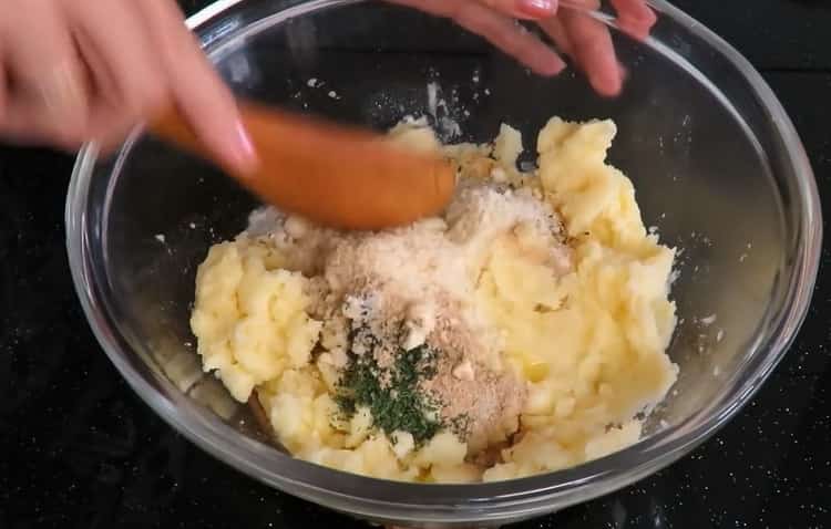 Mix the ingredients for potato pancakes.